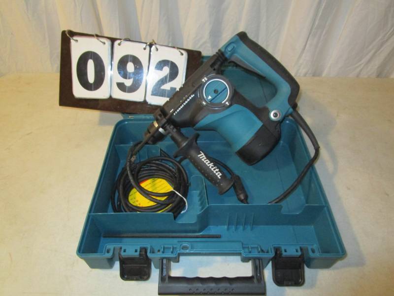 lot 92 image: Makita 1-18 SDS-Plus Rotary Hammer Drill