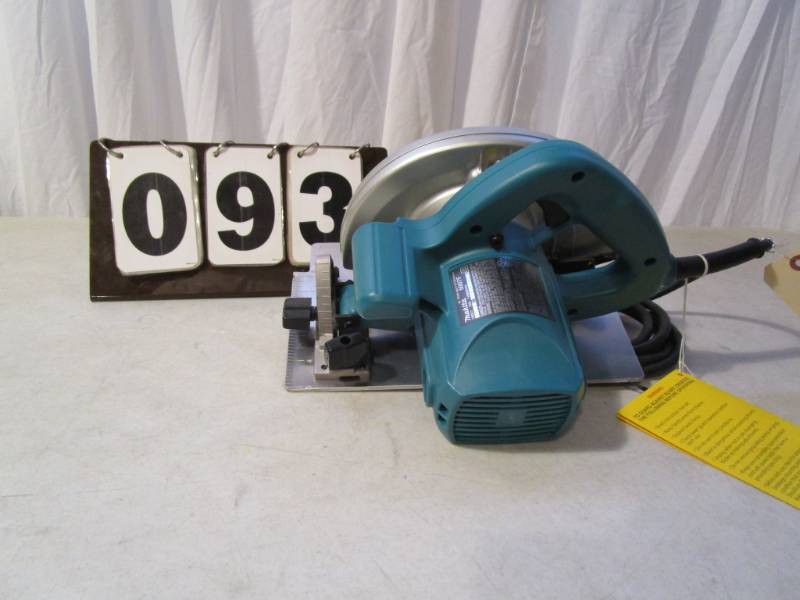 lot 93 image: Makita 7-14 Circular Saw