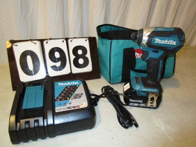 lot 98 image: Makita 18V Cordless Impact Driver Kit