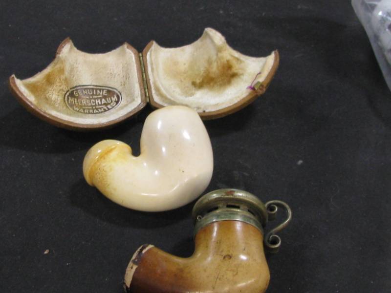 lot 8 image: Meerschaun Pipe Bowls