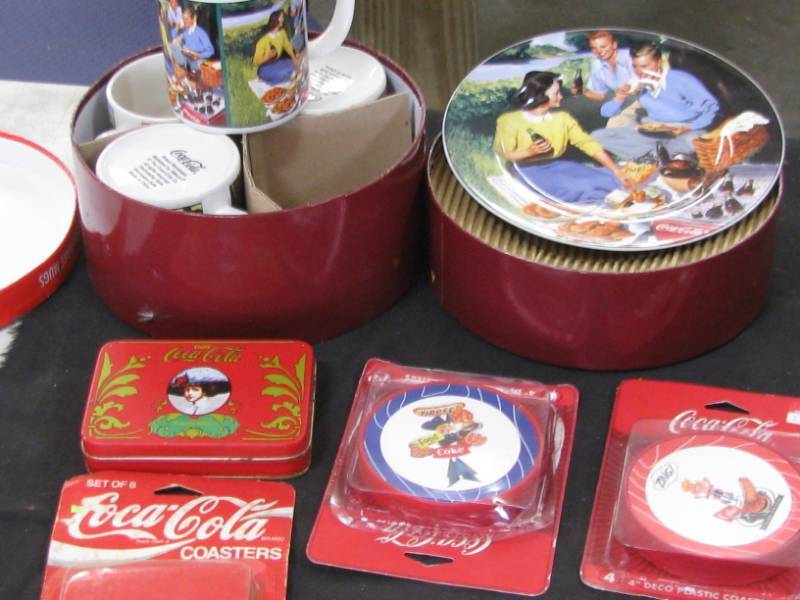 lot 32 image: Coca Cola dinnerware Set