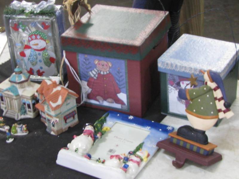 lot 81 image: Christmas Decorations