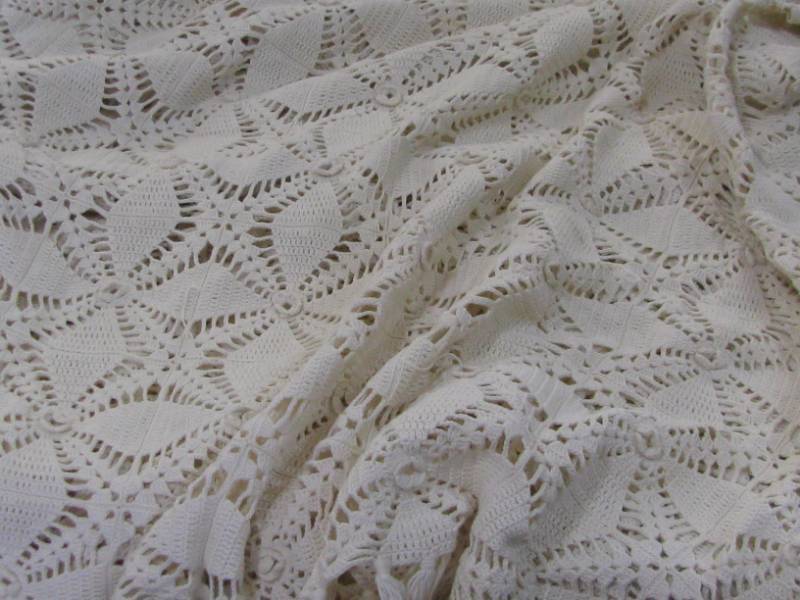lot 93 image: Bed Spread Coverlet