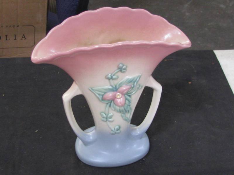 lot 99 image: Hull Pottery