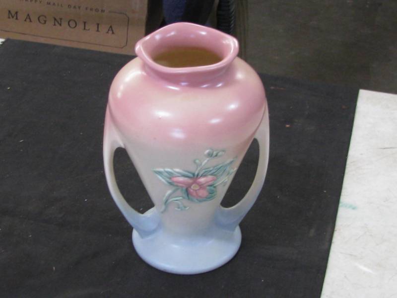 lot 100 image: Hull Pottery