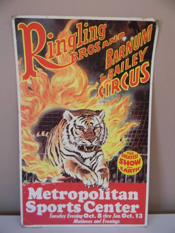 lot 12 image: VINTAGE RINGLING BROS AND BARNUM & BAILEY CIRCUS THE GREATEST SHOE ON EARTH METROPOLITAN SPORTS CENTER ADVERTISING POSTER - APPROX 14 BY 22 - SEE PICTURES