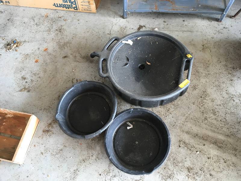 lot 61 image: Oil Pans