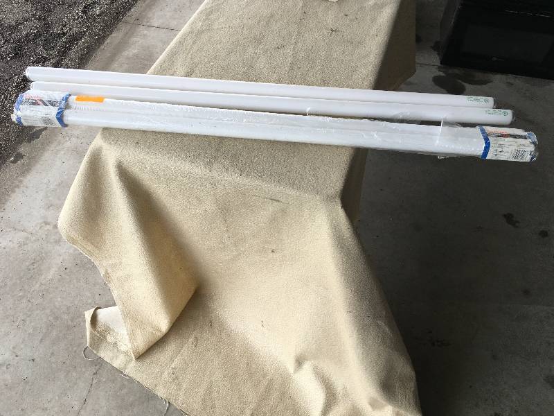 lot 74 image: Sylvania Cool White Fluorescent 40 Watts 48 Inches Lights
