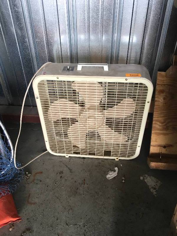 lot 90 image: Fan