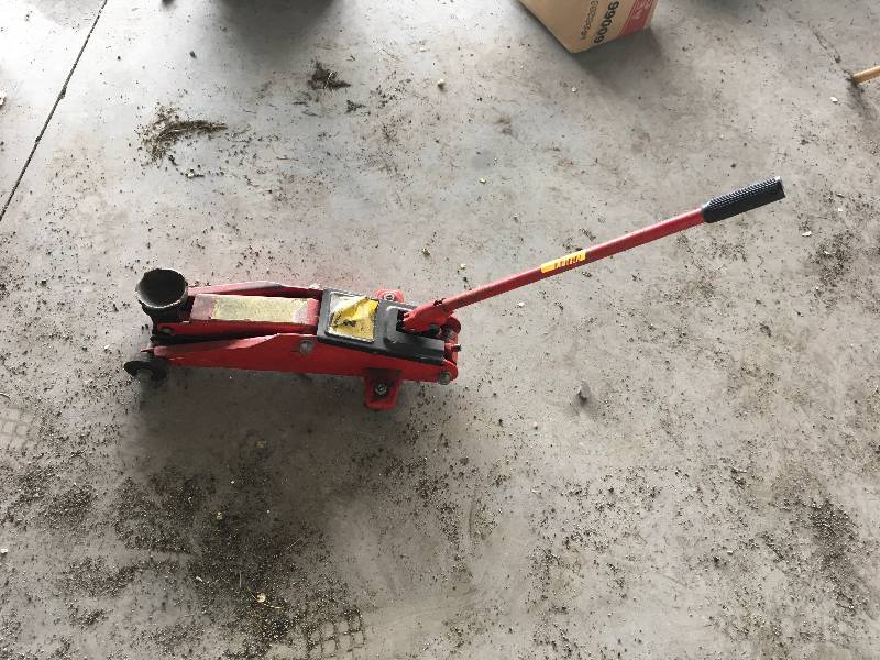 lot 92 image: Central Hydraulics 2 Ton Trolley Jack