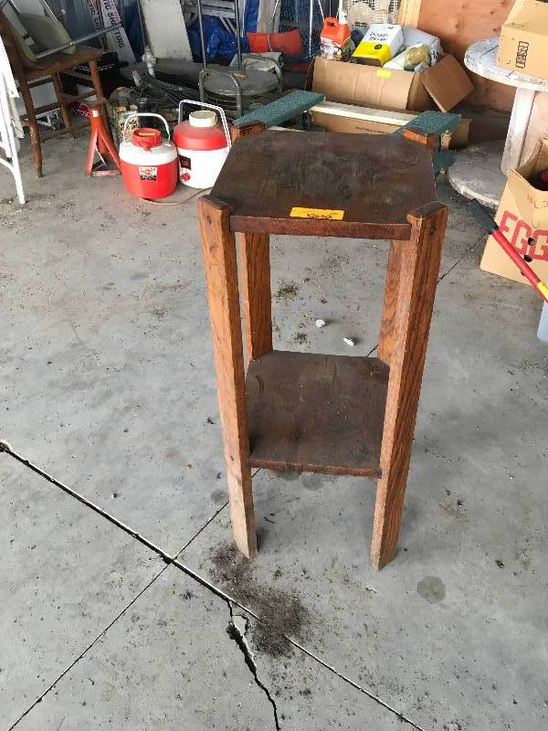 lot 126 image: Side Table
