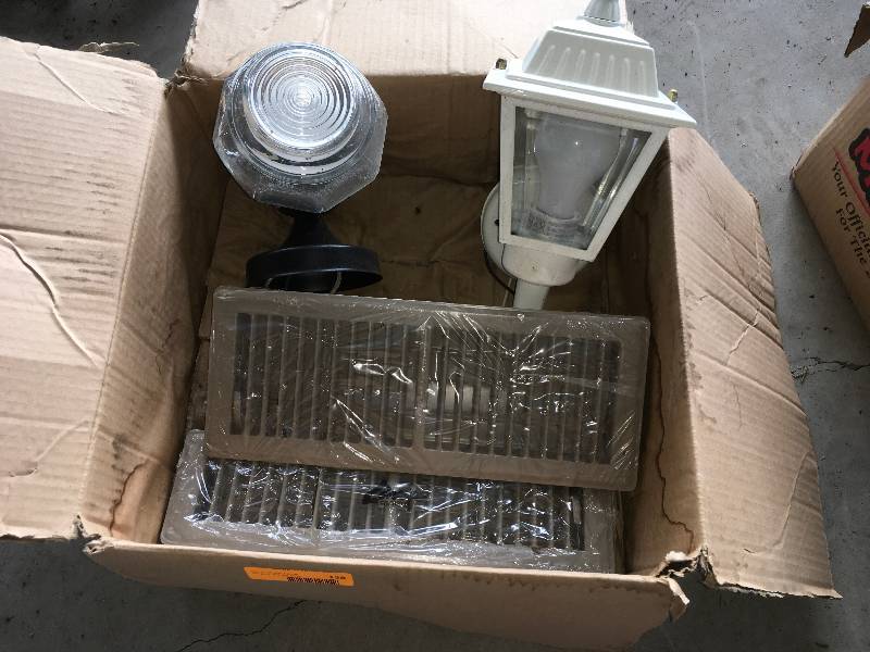 lot 128 image: Light Fixtures & Vents
