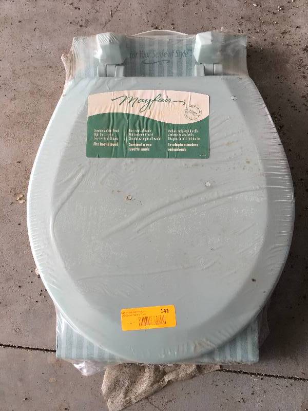lot 141 image: Mayfair Toilet Seat