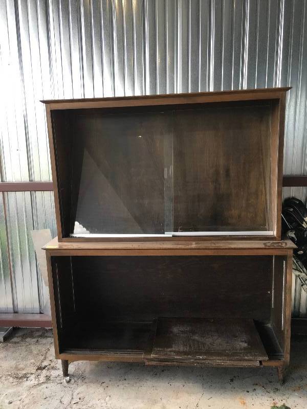 lot 176 image: Cabinet W Glass Doors