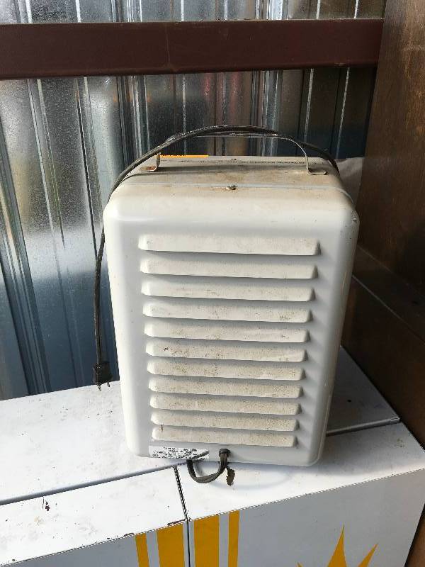 lot 178 image: Titan Heater