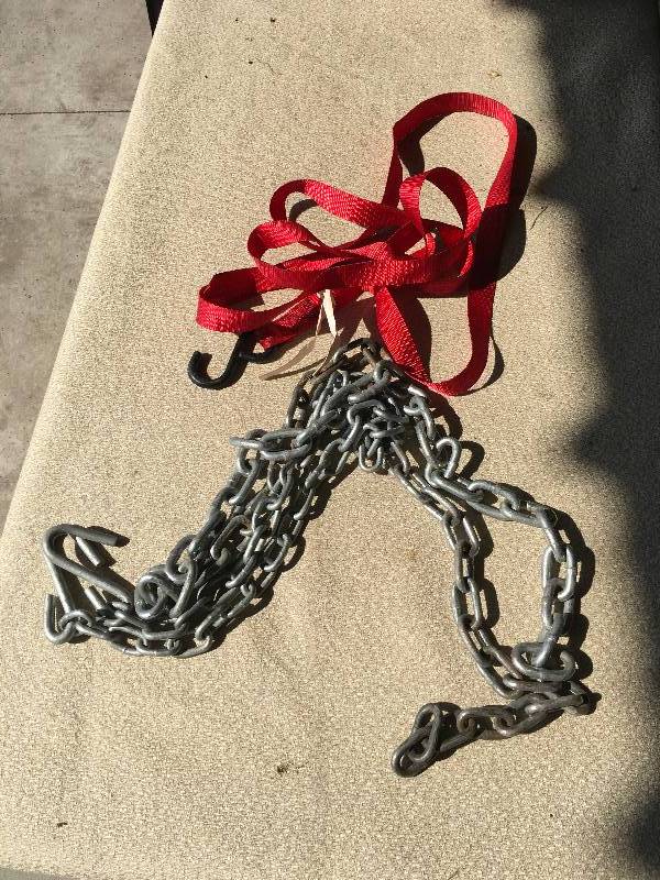 lot 32 image: Tow Chain & Strap