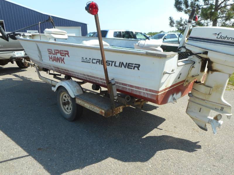 lot 5 image: 1985 Crestliner Super Hawk 16