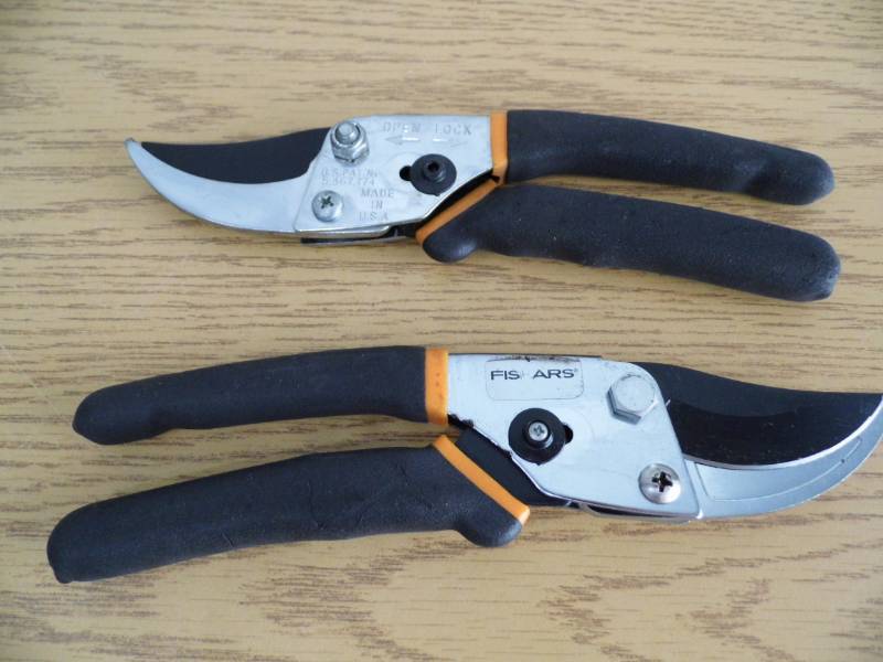 Lot of 2 Pair Fiskars Cutters