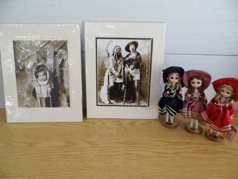 Lot of 2 Historical Prints - 3 Dolls