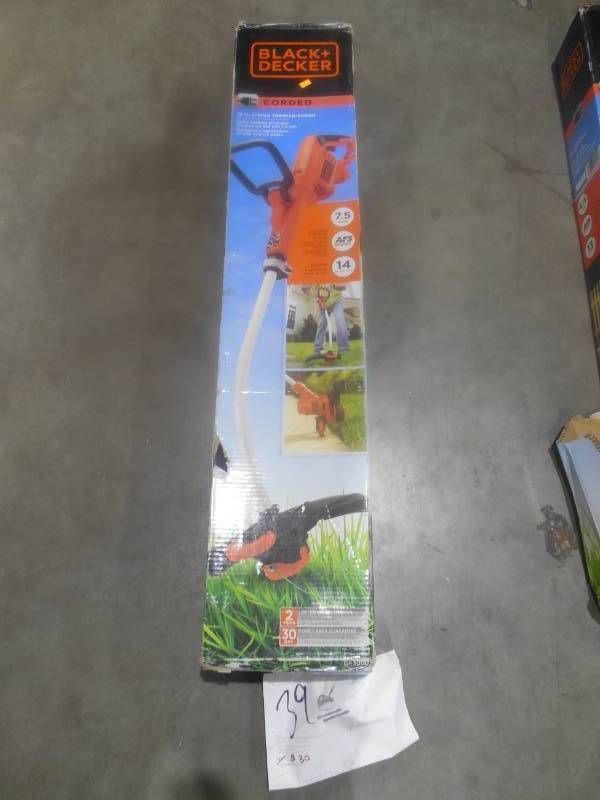 lot 39 image: BLACKDECKER 13 in. 4.4 Amp Corded Electric Straight Shaft Single Line 2-in-1 String Grass TrimmerLawn Edge