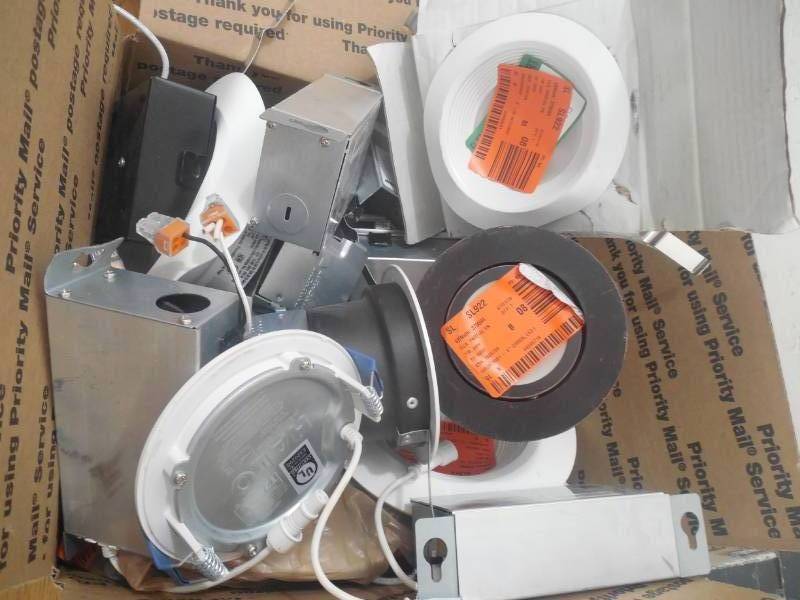 lot 61 image: BOX LOT OF LED LIGHTS