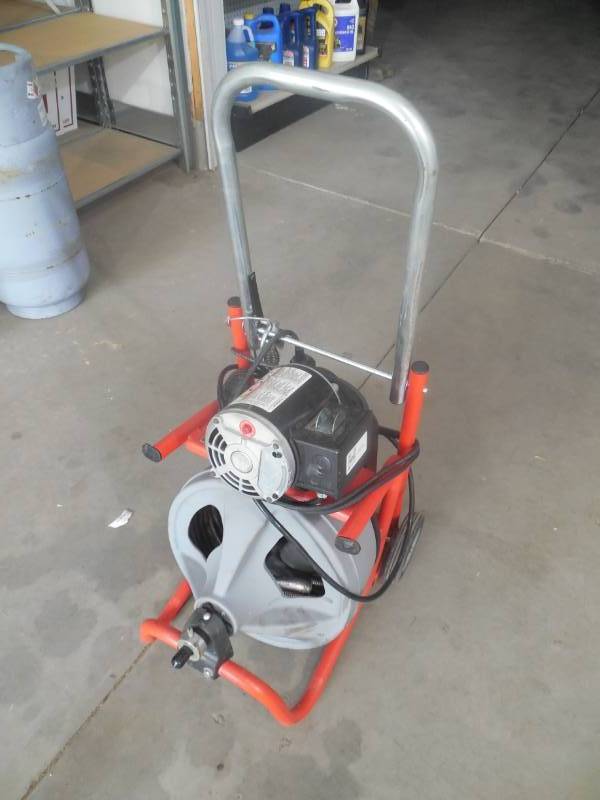 lot 27 image: RIDGID 115-Volt K-400 Drain Cleaning Drum Machine with C-32 38 in. Integral Wound Cable and Tool Set
