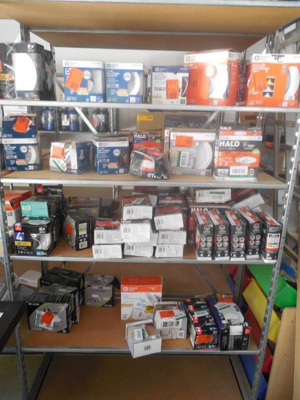 lot 100 image: Massive recessed light lot of 100