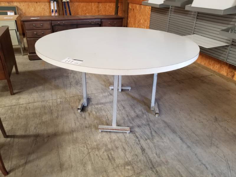 lot 111 image: Round Kitchen Table
