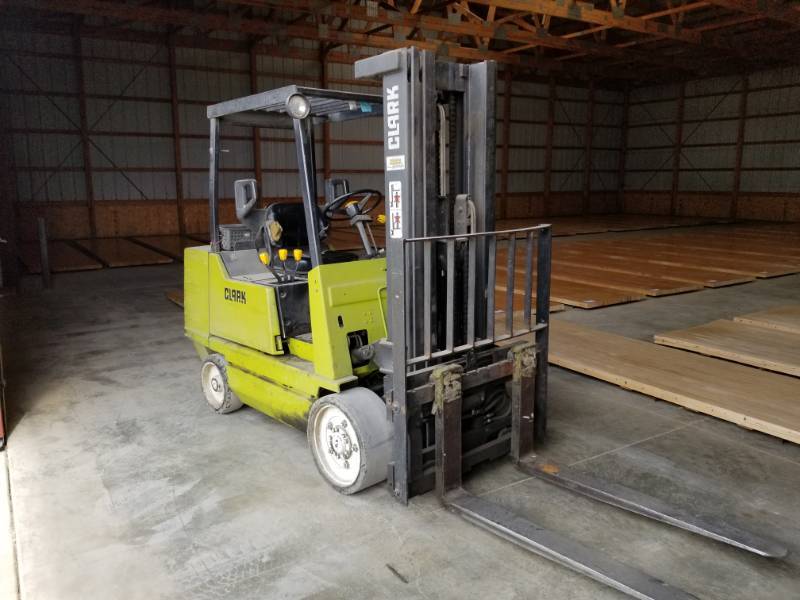lot 1 image: Clark Gas Fork Lift