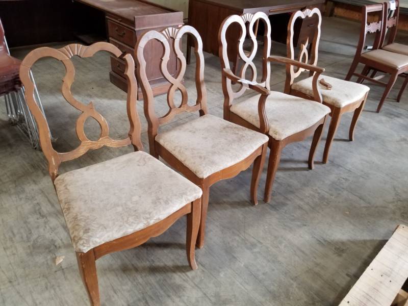 lot 113 image: Lot of (4) Wood Dining Room Chairs