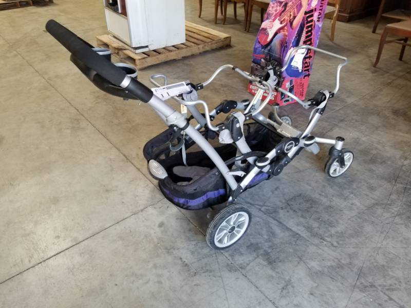 lot 11 image: Kolcraft Countours Twins Baby Stroller
