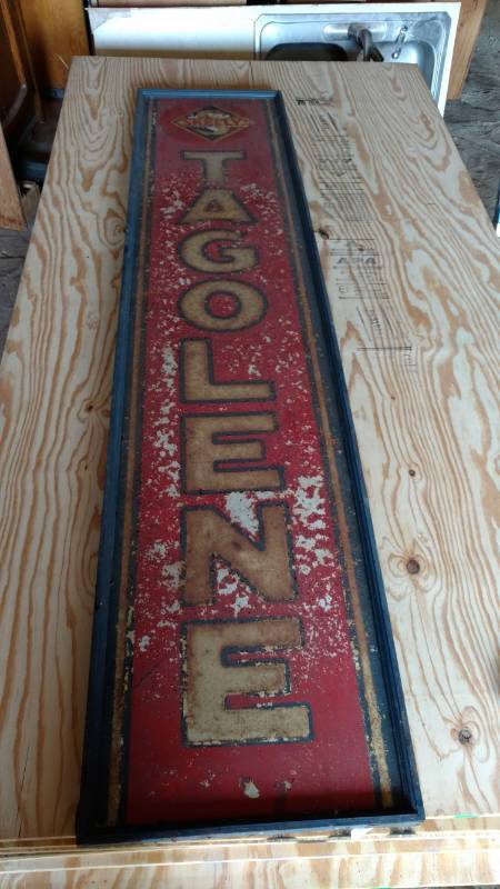 lot 3 image: 7 foot SkellyTagolene Sign