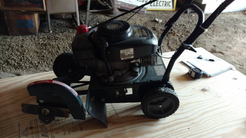 lot 5 image: New Craftsman 38 HP Edger