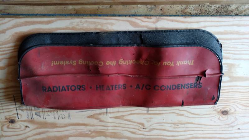 lot 11 image: Mechanics vinyl under hood pad