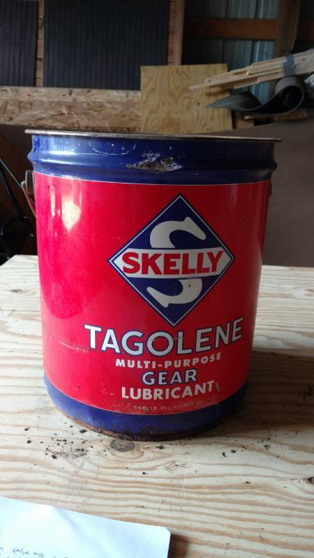 lot 47 image: Skelly tagoline 4 gallon metal bucket