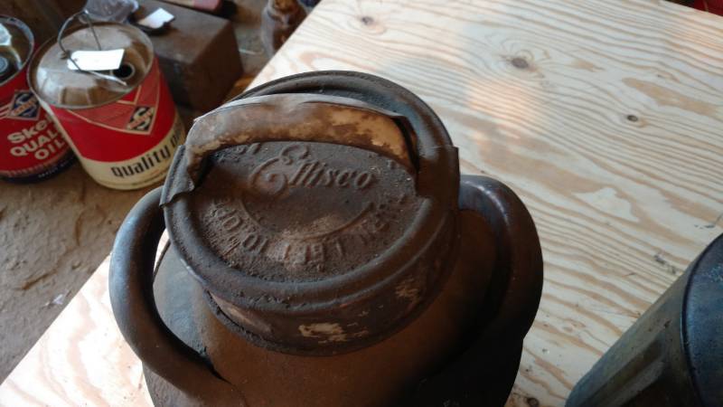 lot 86 image: 2 Ellisco metal 5 gallon cans