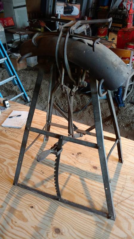 lot 90 image: Old fashion tire changer