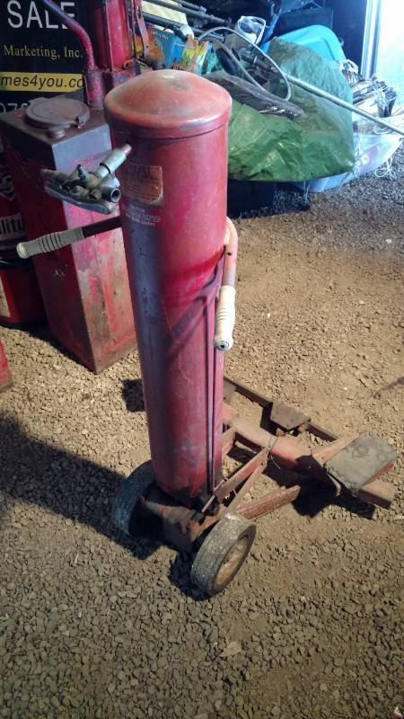 lot 94 image: Red Air Powered Device