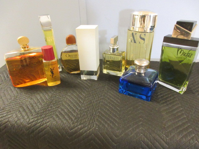 lot 323 image: LARGE MENS FRAGRANCE RETAIL STORE DISPLAY BOTTLES