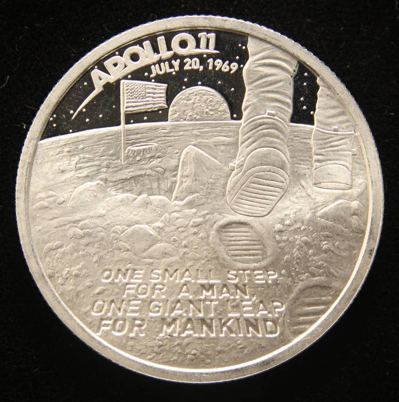 1 TROY OZ. .999 FINE SILVER 1969 APOLLO 11 ROUND