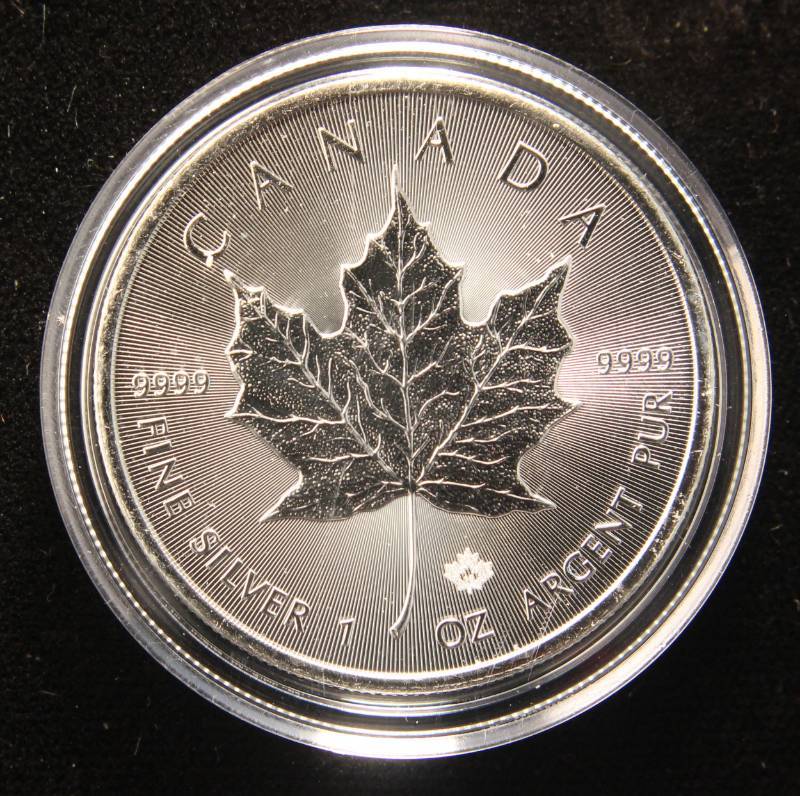 2016 CANADA $5 MAPLE LEAF 1 TROY OZ. .9999 FINE SILVER IN AIRTITE