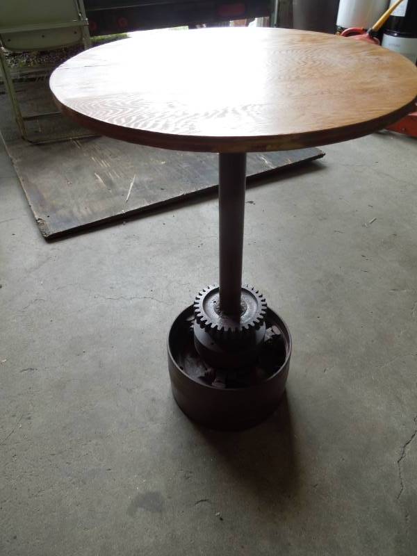 lot 3 image: Gear Table