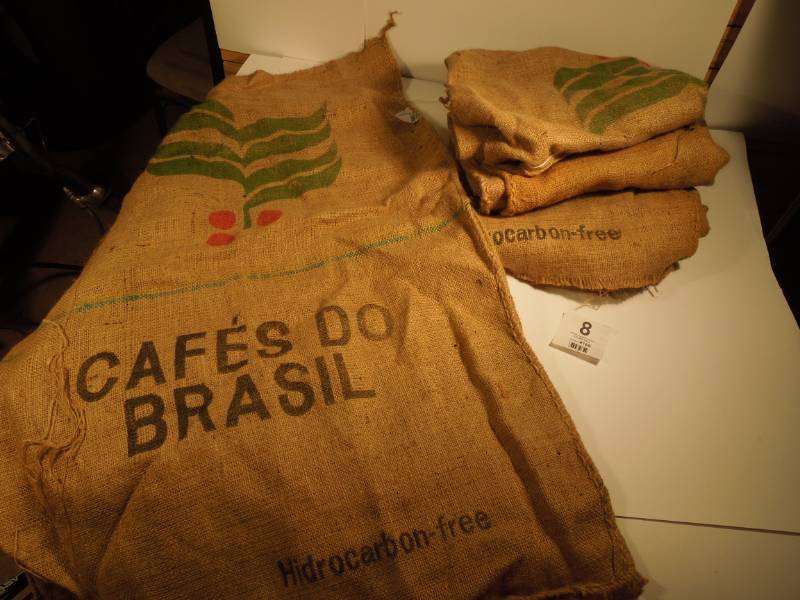 lot 8 image: 4 Feed Sacks - Cafes Do Brasil