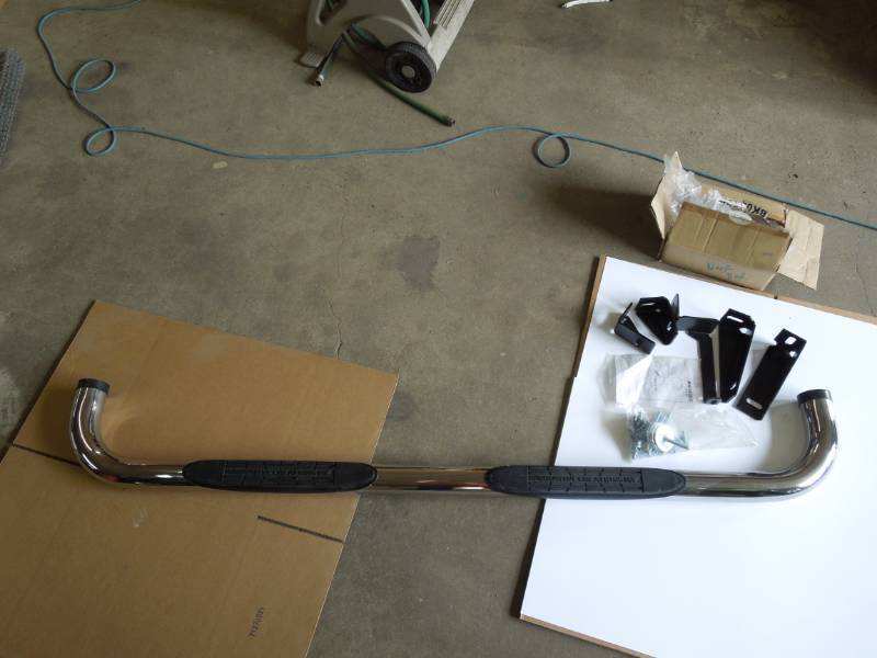 lot 12 image: 2001-08 ChevyGMS Nerf Bar