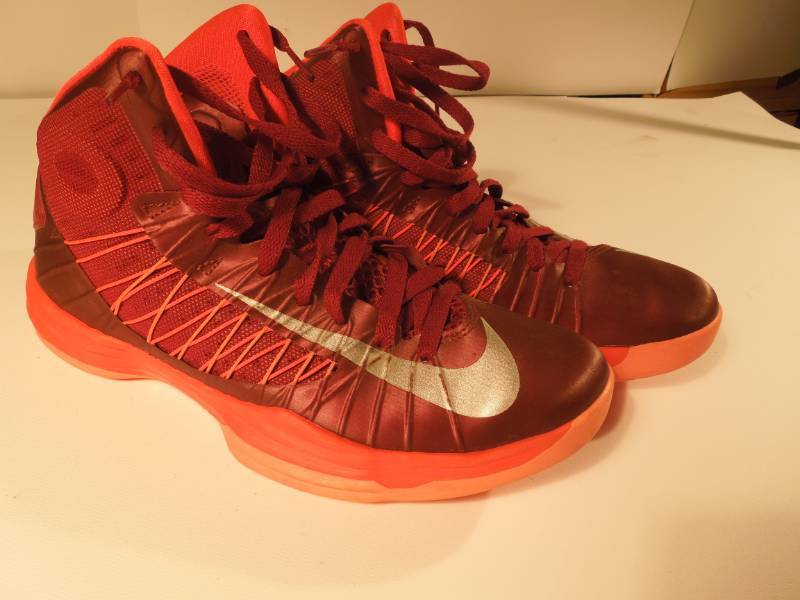 lot 41 image: Nike Hyperdunk Shoes - US 8