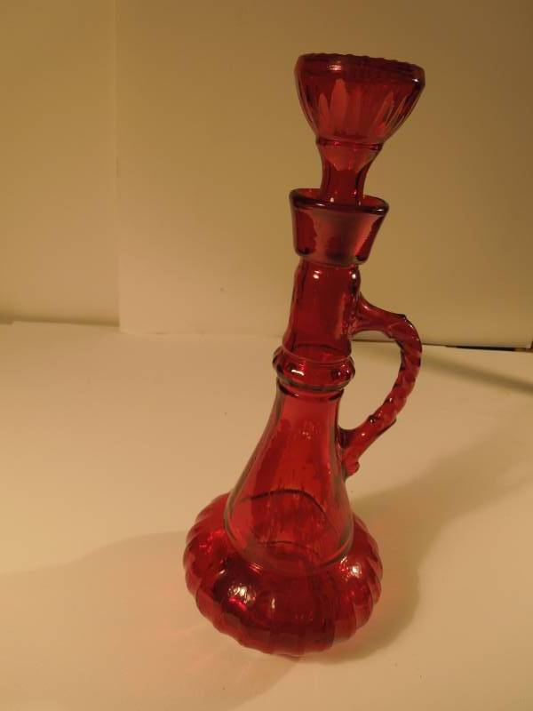 lot 45 image: Ruby Red Jim Beam Genie Bottle
