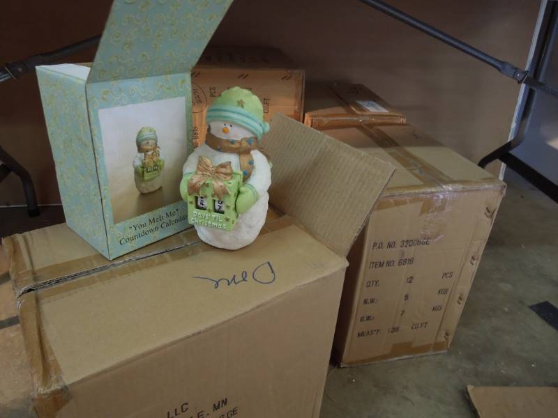 lot 62 image: 72 Count-Down Snowmen - BOXES