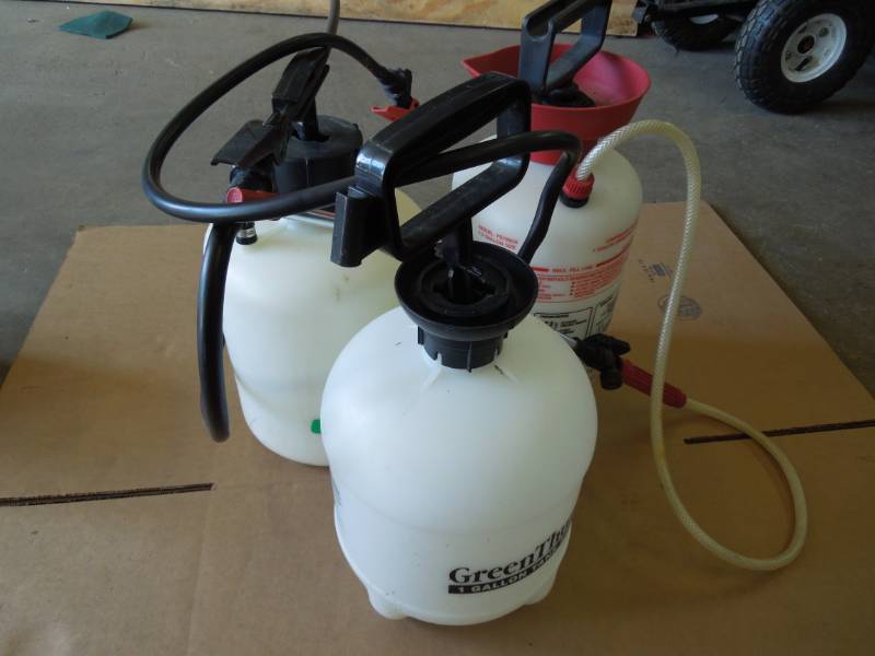 lot 65 image: 3 GardenLawn Sprayers