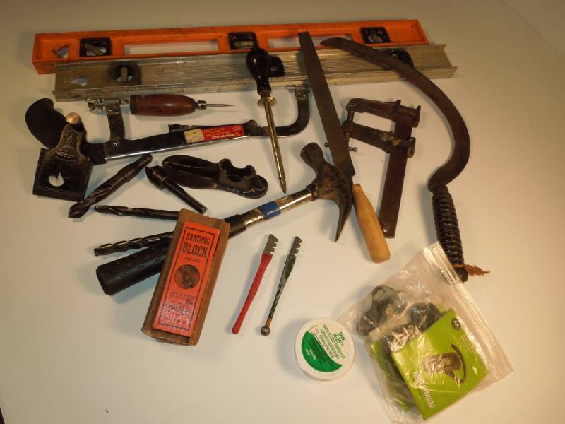 lot 80 image: Tools - Bluetooth Ear Piece - Random Lot