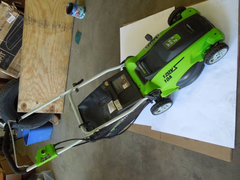 lot 84 image: Folding Lawn Mower